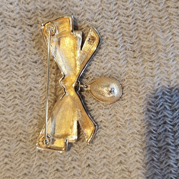 Swarovski Swan Gold Tone Clear Crystal Bow Ribbon Teardrop Brooch Pin - Picture 3 of 7